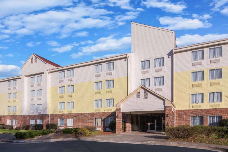 Days Inn by Wyndham Macon I-75 North — photo 5