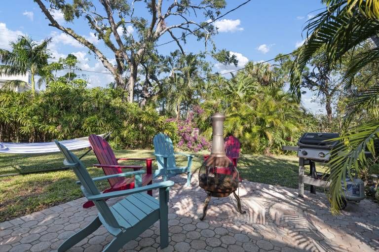 Vacation home with hot tub & grill — photo 4