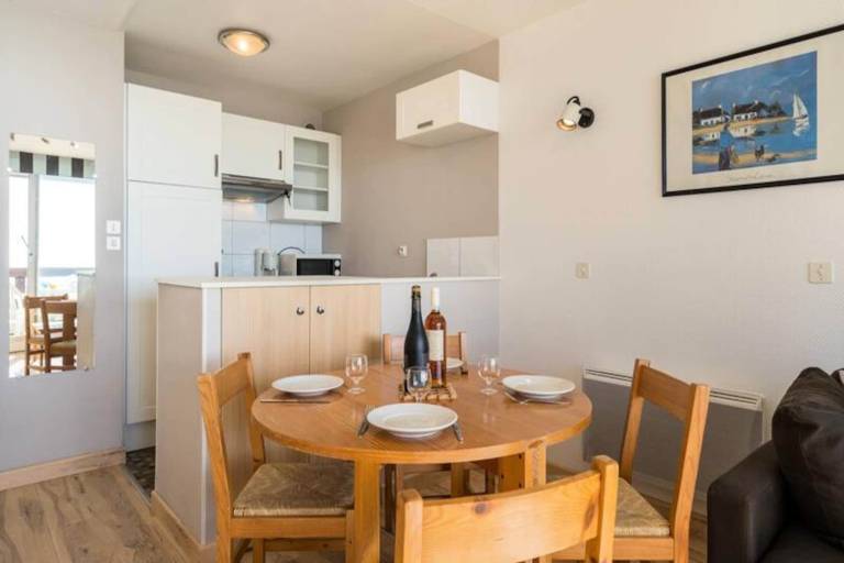 Holiday apartment with yard — photo 4