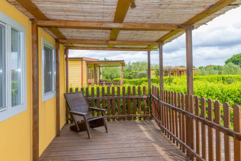 Bungalow 'Sole2' with Shared Pool, Private Terrace and Air Conditioning — photo 4