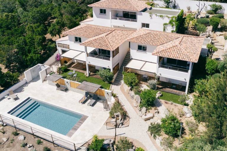 Condo with terrace, barbecue & yard | Sea view in Zonza