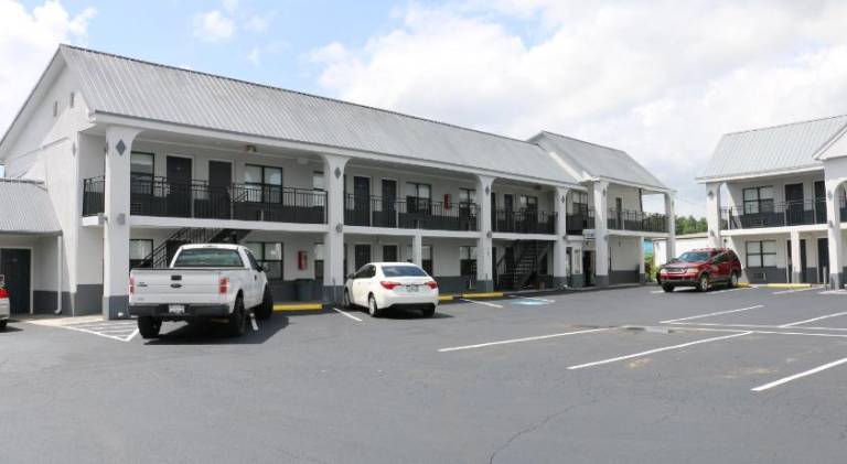 Travelodge by Wyndham Calhoun South I-75 — photo 4