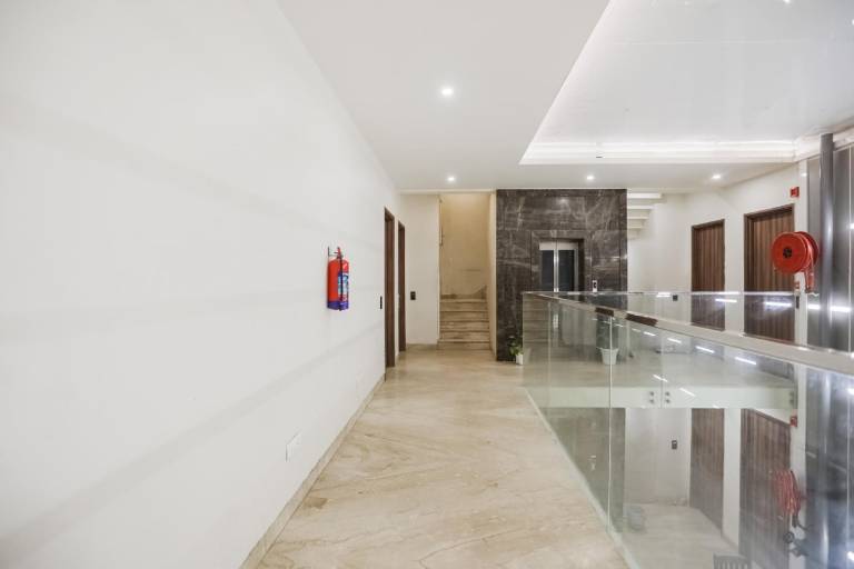 Super Townhouse The AMV Hotel — photo 5