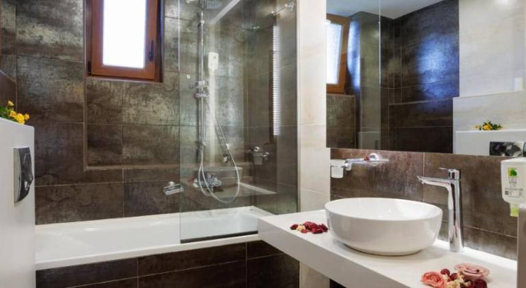 Villa with private pool, terrace & jacuzzi | Suitable for remote work — photo 2