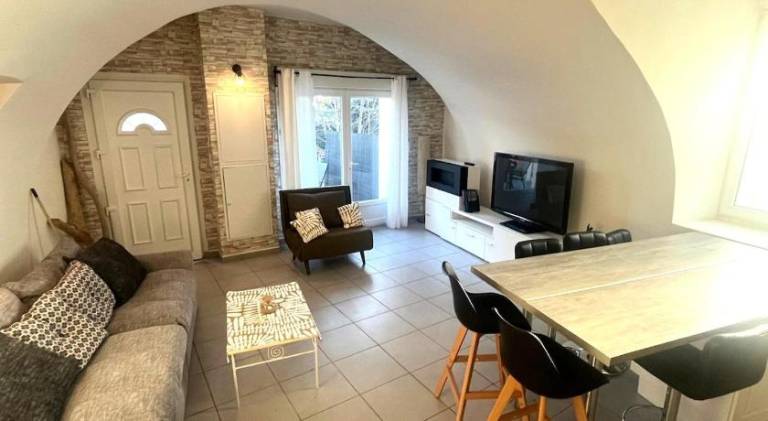 Rental apartment with terrace & yard in Saint-Jean-de-Vedas