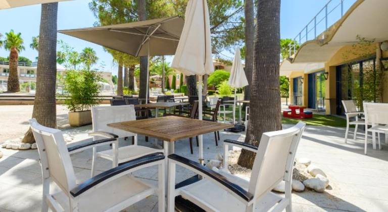 Beautiful holiday apartment with patio, pool & yard | Dogs allowed — photo 4