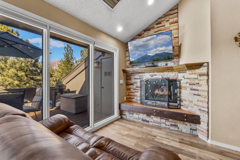 Condo with barbecue | Mountain view — photo 3