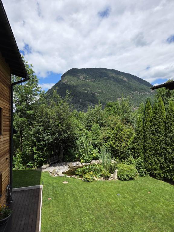 Child-friendly wonderful rental apartment with garden & patio | Garden view | Pets allowed — photo 4