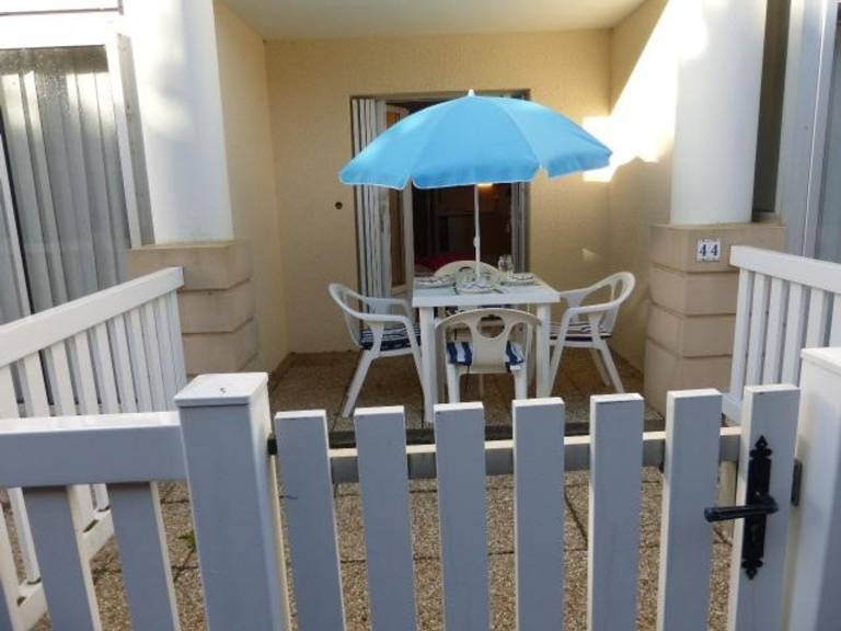 Seaside Studio with Terrace, 3 Sleeps, Beach Nearby, Parking Included — photo 2
