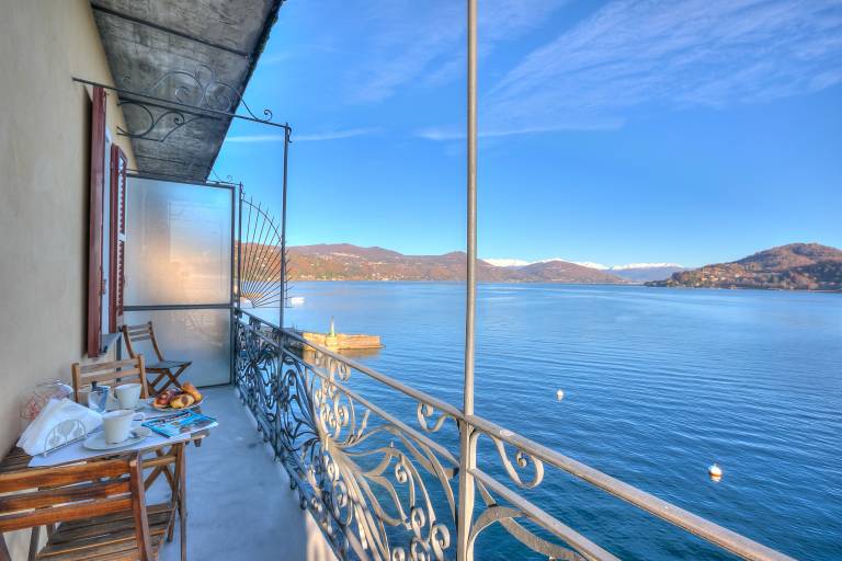 Ferienwohnung mit Hund in Arona, Dormelletto für max. 4 Personen Ferienwohnung mit Hund in Arona, Dormelletto für max. 4 Personen