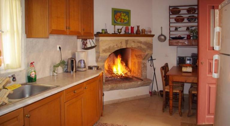 Fully equipped villa with patio & yard | Perfect for remote work | Pet-friendly — photo 5