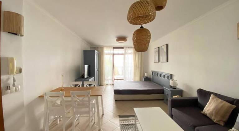 Apartment with pool — photo 2