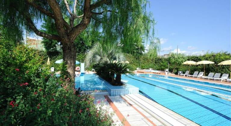 Serviced apartment with pool, terrace & garden | Close to the beach | Pet-friendly — photo 2