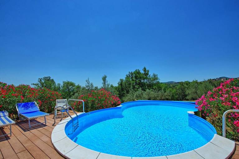 Child-friendly villa with patio, private pool & hot tub | Pets are welcome — photo 5