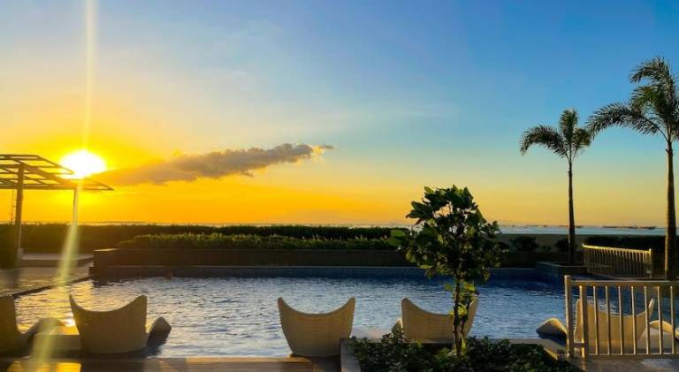2BR Luxury Suite w Infinity Pool near Okada — photo 5
