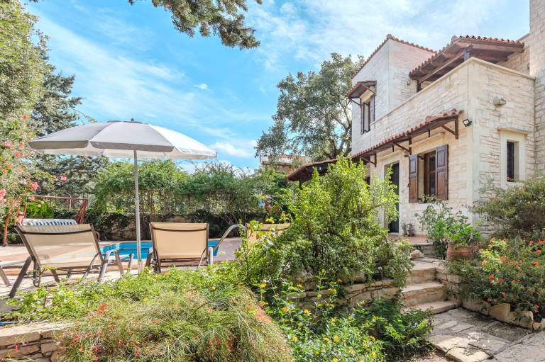Fully equipped villa with patio, yard & private pool | Suitable for remote work | Dogs allowed — photo 5
