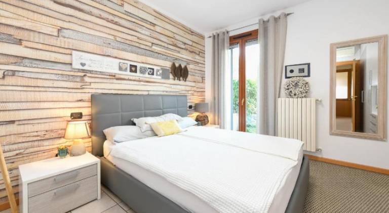 Martin apartment with pool & terrace near center salo & lake Garda in Salò
