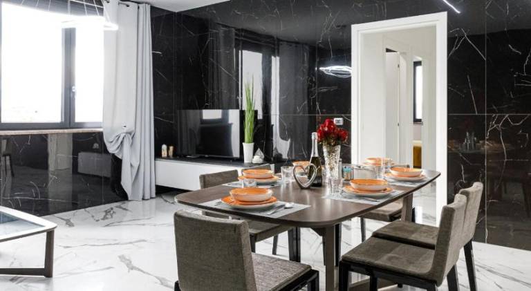 Serviced apartment with terrace, pool & yard — photo 3