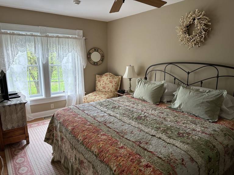 Bed And Breakfast Accommodation In Saratoga Springs From $142 | HomeToGo