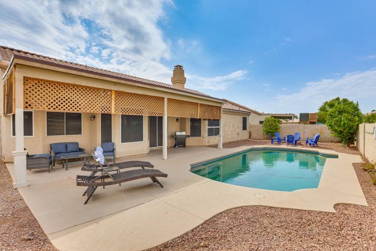 Fenced Backyard Oasis Pet Friendly Avondale Home
