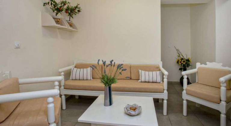 Rental apartment with yard & patio | Pet-friendly — photo 4