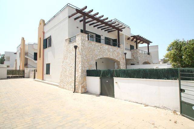 Apartment with terrace & yard | Garden view — photo 3
