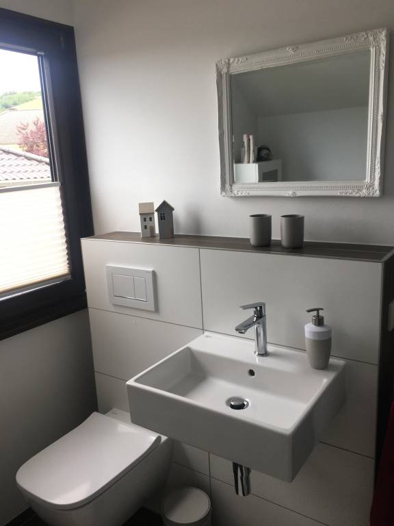 Appartement Fewo Dusche oder Bad WC Balkon