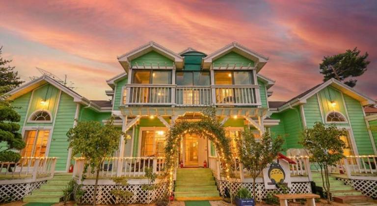 House with barbeque & pool | Pets allowed in Incheon