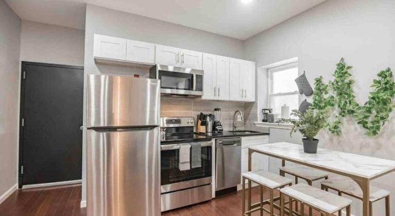 Rental apartment | Next to Love Park — photo 4