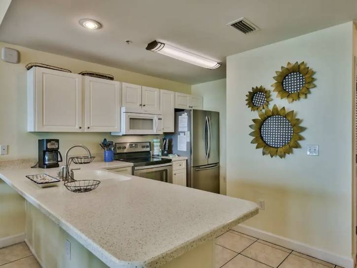 Condo with barbeque, heated pool & hot tub | Water view — photo 4