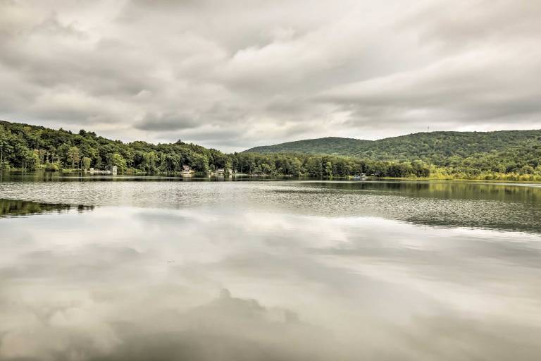Rustic Berkshires Cottage at Lake Buel w/ Kayaks! — photo 2