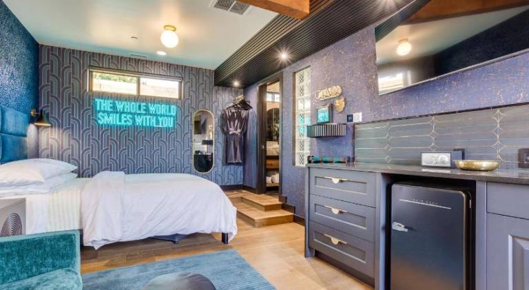 The Prima at The Louie Boutique Motel, Walk to Everything! Dog Friendly! — photo 2