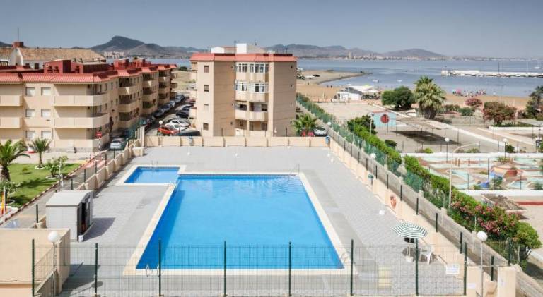 Apartment with terrace, pool & garden — photo 2