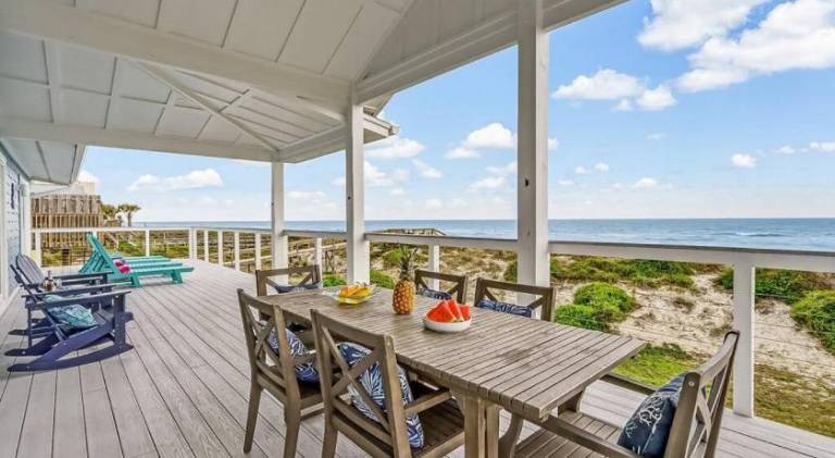 Ebb Tide Cottage - Beachfront - Huge Oceanfront Deck - Hot Tub — photo 5