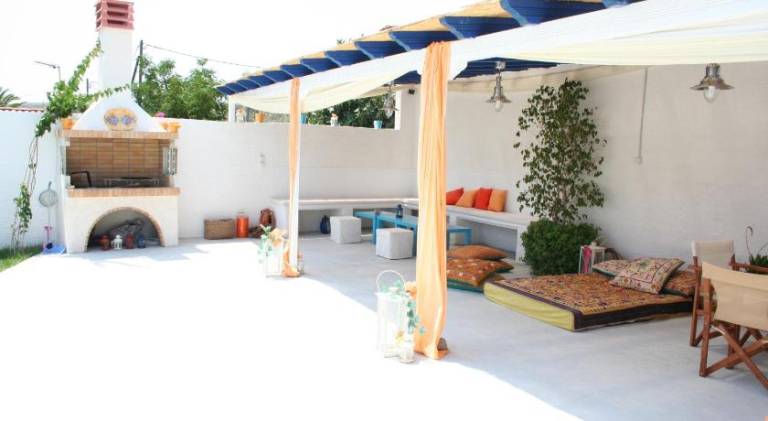 Serviced apartment with pool, garden & patio | Beach nearby | Pet-friendly — photo 5