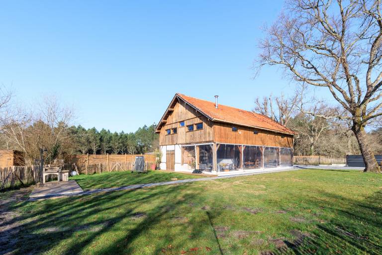 Family-friendly beautiful house with garden, terrace & BBQ | Garden view | Pets allowed — photo 3