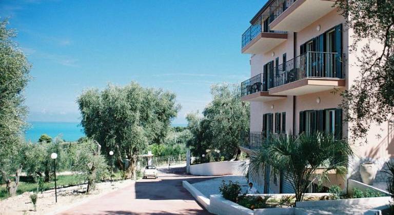 Serviced apartment with garden & terrace in Rodi Garganico