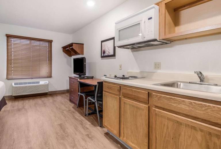 WoodSpring Suites Houston Baytown — photo 3
