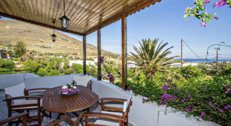 Lovely apartment with yard | Pets are welcome in Tinos