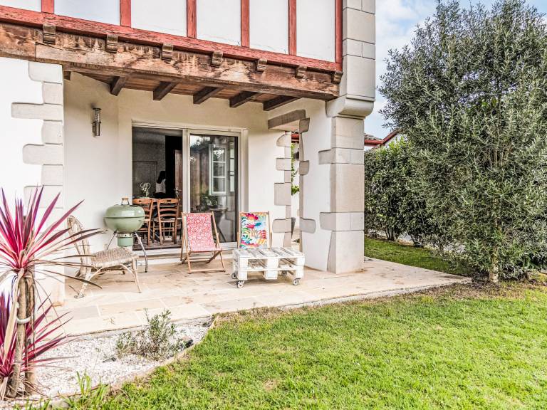 House with grill & patio — photo 4