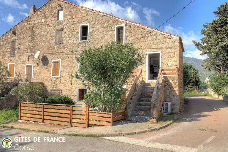Gite with yard & grill in Sartene