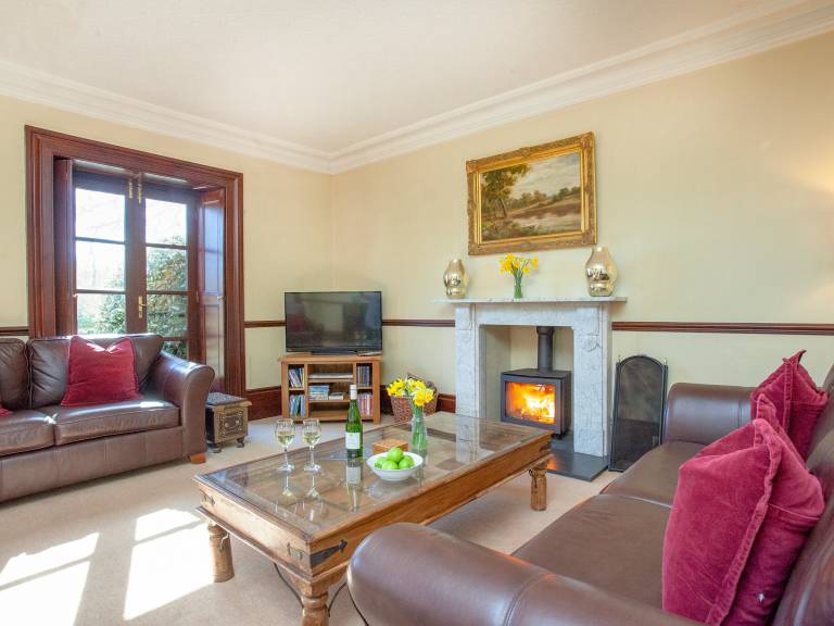 Cottage with pool, barbeque & garden | River view — photo 3