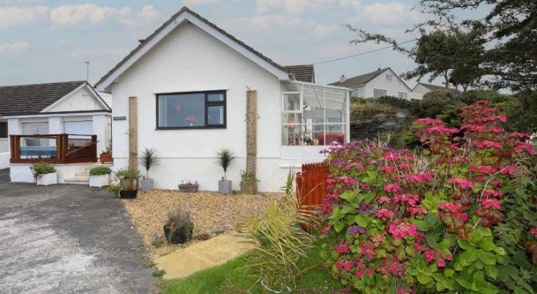 Spacious vacation home | Beach nearby | Pets are welcome in Holyhead