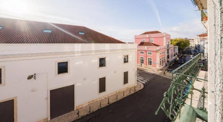 New&Improved Central Lisbon 41 bedRiver front — photo 4
