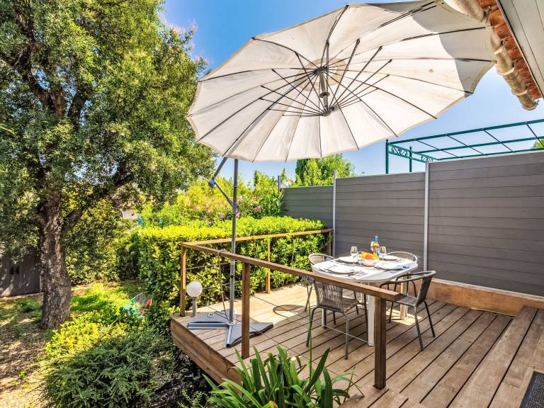 Vacation home with terrace & pool — photo 2