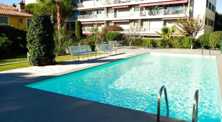Apartment with pool — photo 4