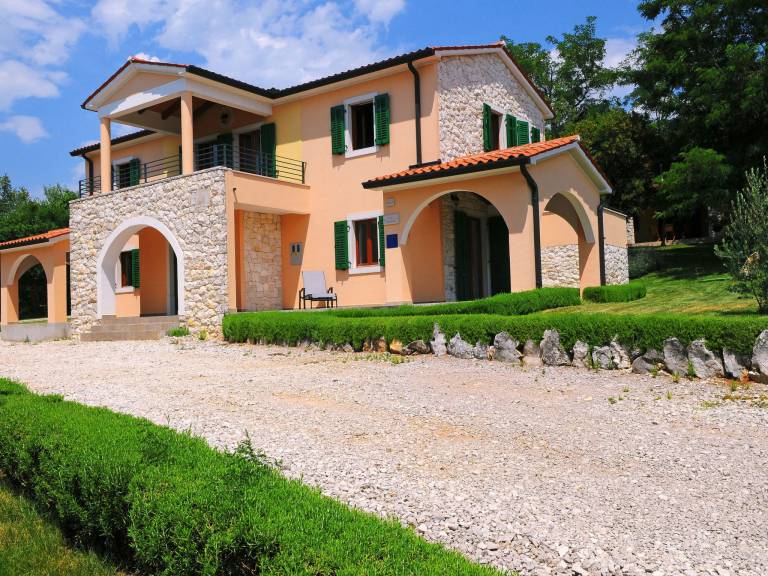 Apartament Trget