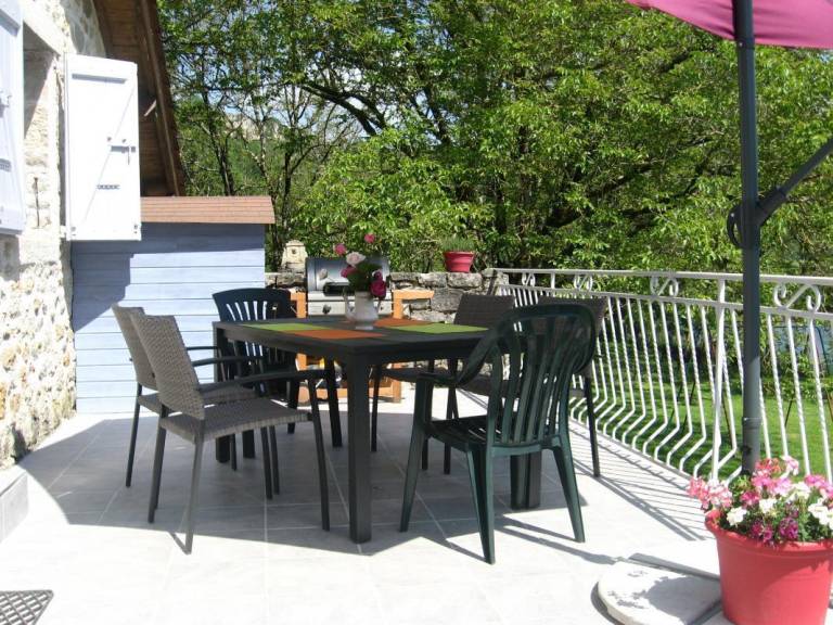 Gite with barbecue, garden & terrace — photo 2