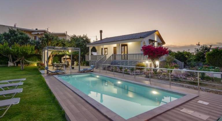 Lovely vacation home with pool | Beach nearby | Suitable for remote work | Pet-friendly in Platanias