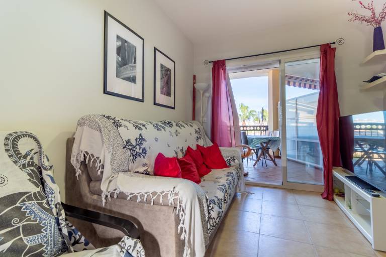 Holiday apartment with pool & patio — photo 2